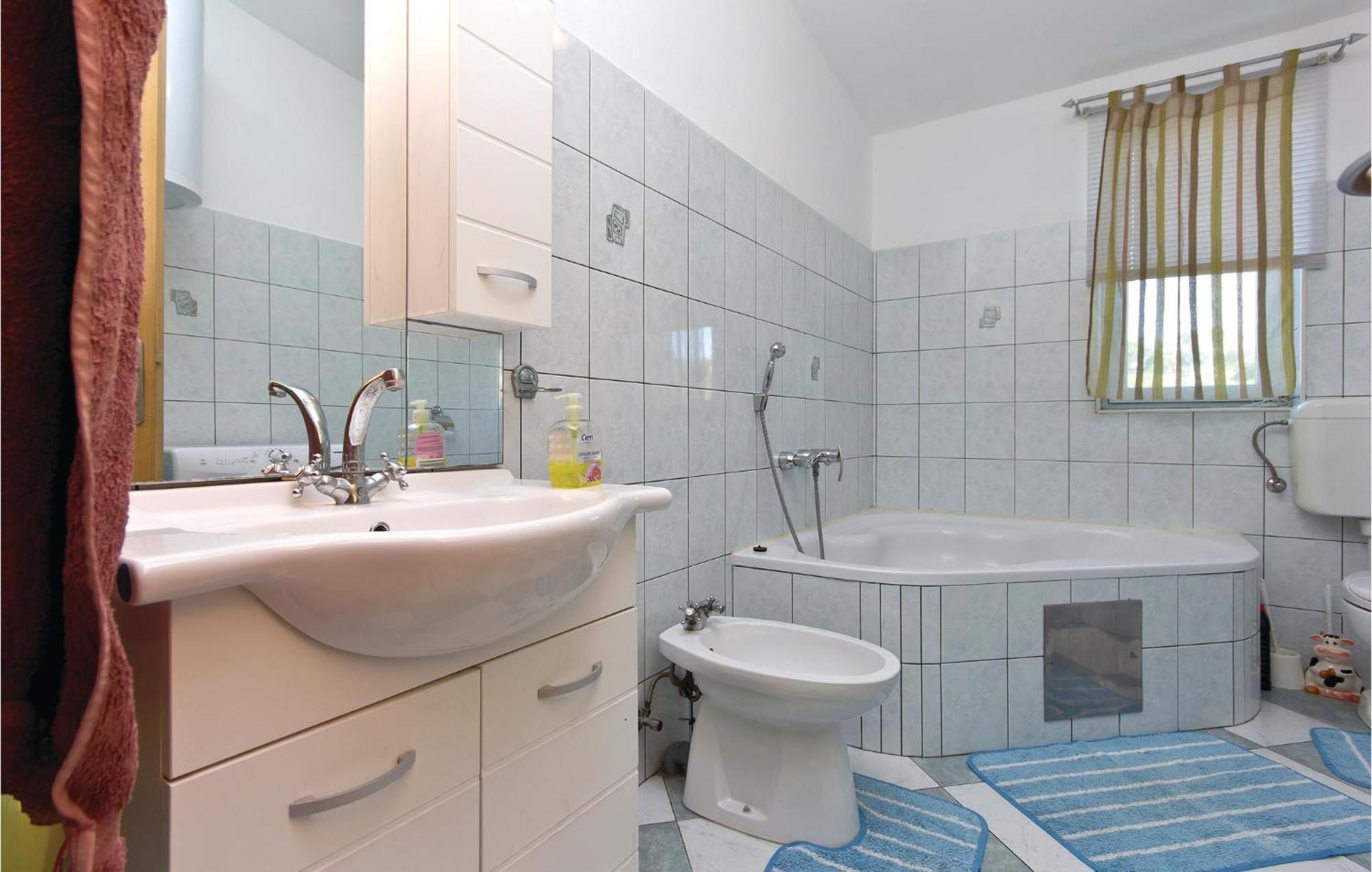 3 Bedroom Gorgeous Apartment In Marčana Exteriér fotografie