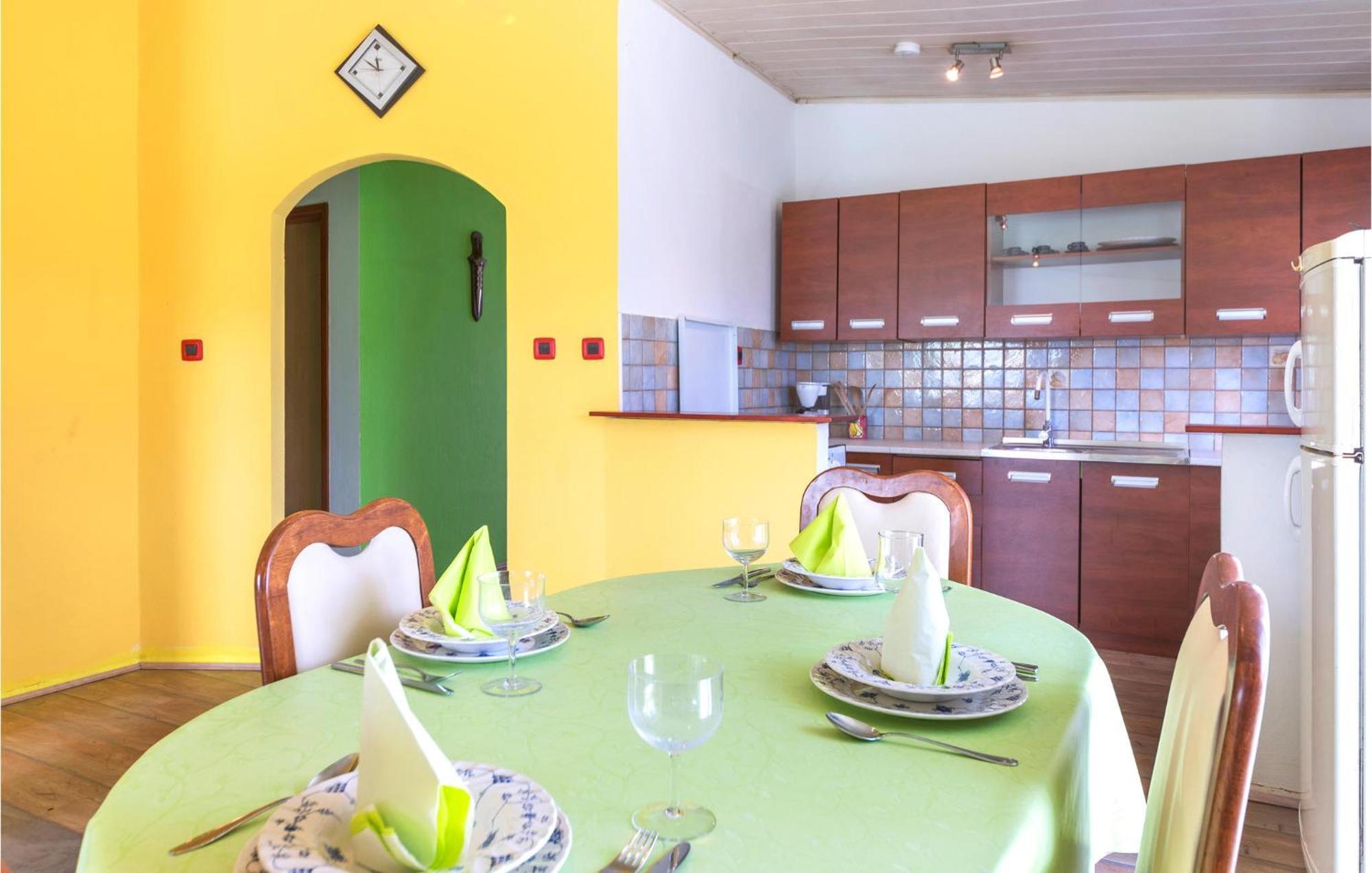 3 Bedroom Gorgeous Apartment In Marčana Exteriér fotografie